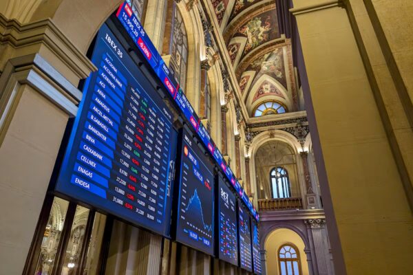 De la Construcción a la Inteligencia Artificial: El Ibex Alcanzando Nuevos Picos en Medio de Advertencias de Burbuja