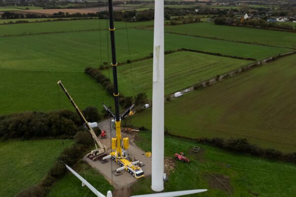 Reciclaje Urgente: La Necesidad de Renovar Molinos y Paneles Solares Obsoletos