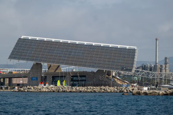 Impulso de Energías Renovables: La Generación Eléctrica Sostenible Crece en Áreas Urbanas