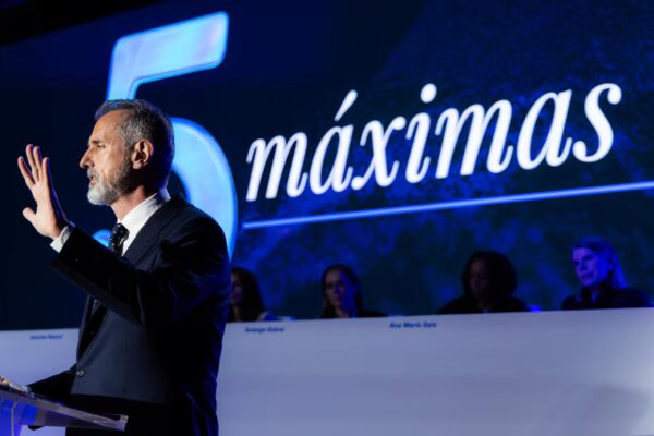 Telefónica se prepara para su crucial encuentro con inversores: las acciones bajan