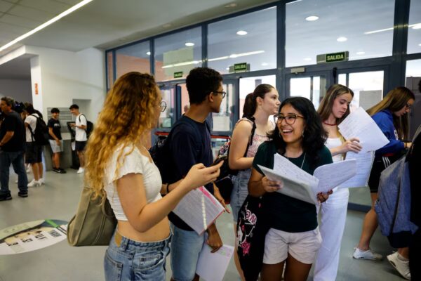 Rectores advierten sobre el futuro de las prácticas formativas ante la falta de compromiso empresarial en el estatuto del becario