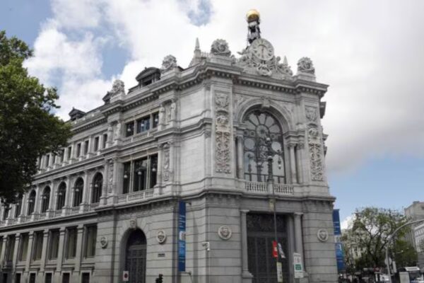 BCE detiene subida de tipos y las rentabilidades de letras a 12 meses se estabilizan en el 2%