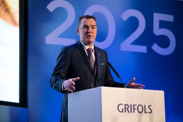 Grifols Incrementa Ingresos en un 9,1% y Reduce Apalancamiento Gracias a Mayor Generación de Caja