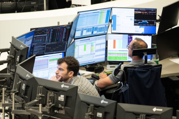 Bruselas Investiga a Nasdaq y la Bolsa Alemana por Posibles Prácticas Anticompetitivas