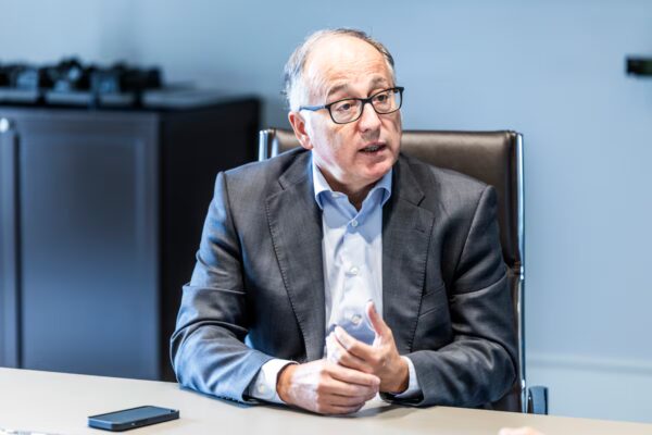 IAG anuncia retribución extra tras un incremento del 15,5% en sus ganancias hasta septiembre, alcanzando 2.703 millones