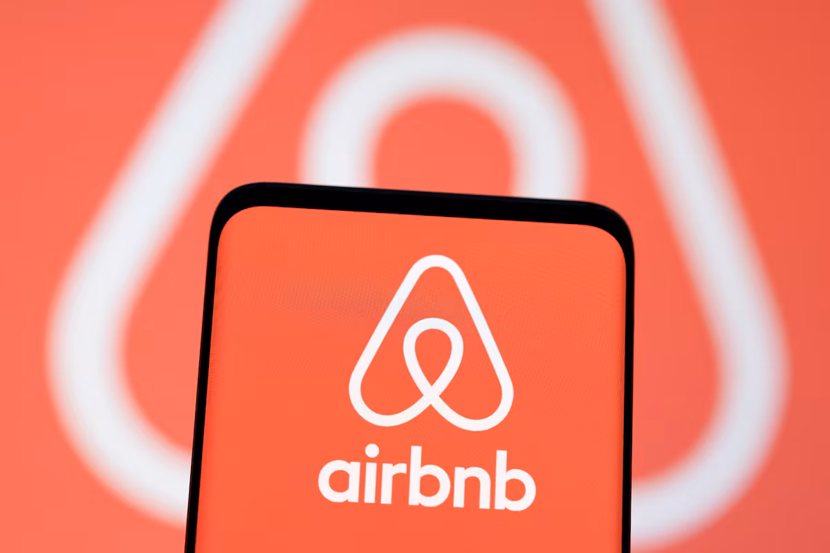 Airbnb reporta beneficios de 1.881 millones hasta septiembre y anticipa un cierre exitoso en 2025