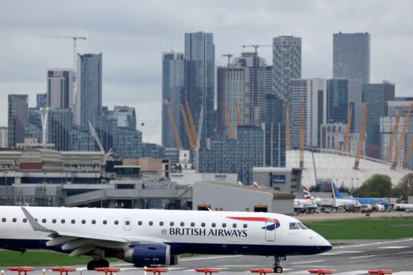 IAG Experimenta una Caída del 9% en Bolsa a Pese de Resultados Positivos: ¿Qué Está Detrás de la Reacción del Mercado?