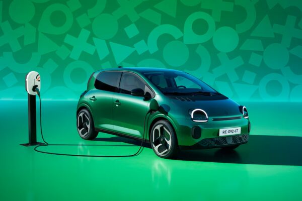 Renault se une a la carrera eléctrica: nuevo Twingo llegará en dos años