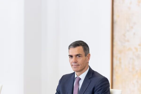 España: Ascenso Estelar con Forma de K