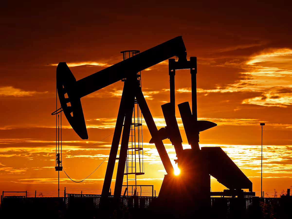 El Petróleo Barato Refuerza la Estabilidad Bursátil Ante Temores de Inflación