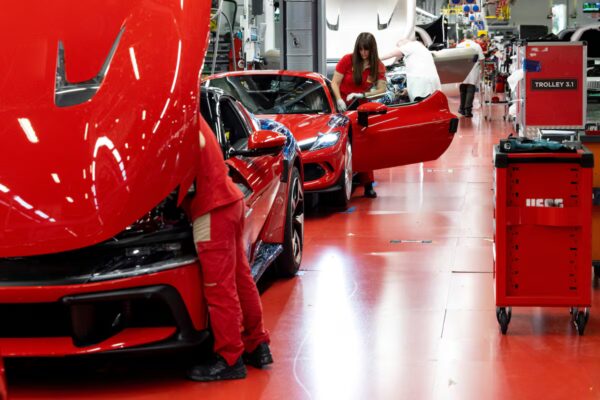 Ferrari: Innovación y Tradición para un Futuro Brillante