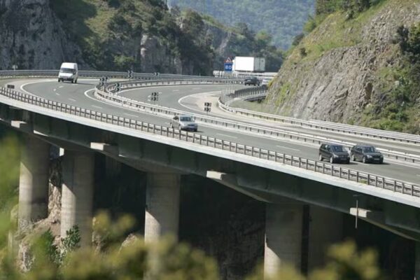 La AP-68 se aproxima a su último año de gestión por Abertis, mientras el futuro del peaje en el tramo vasco permanece incierto