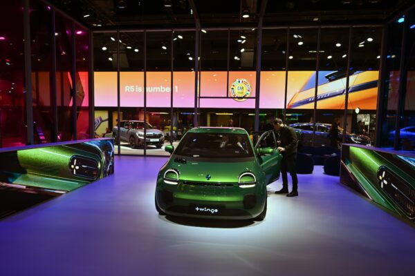 El Gobierno Diseña un Plan de Apoyo para Vehículos Eléctricos sin la Participación de las Autonomías