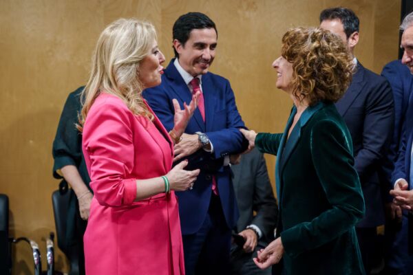 Hacienda Reúne a Comunidades para Establecer el Reparto del Déficit y Agilizar la Elaboración de Presupuestos