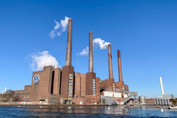 Expertos instan a Merz a aprovechar las oportunidades mientras anticipan una leve recuperación económica en Alemania