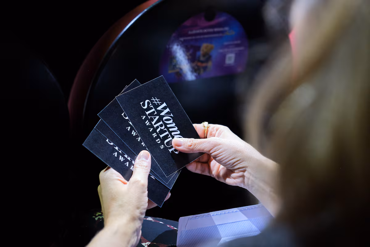 Empoderamiento Femenino: Innovación y Emprendimiento en la Educación