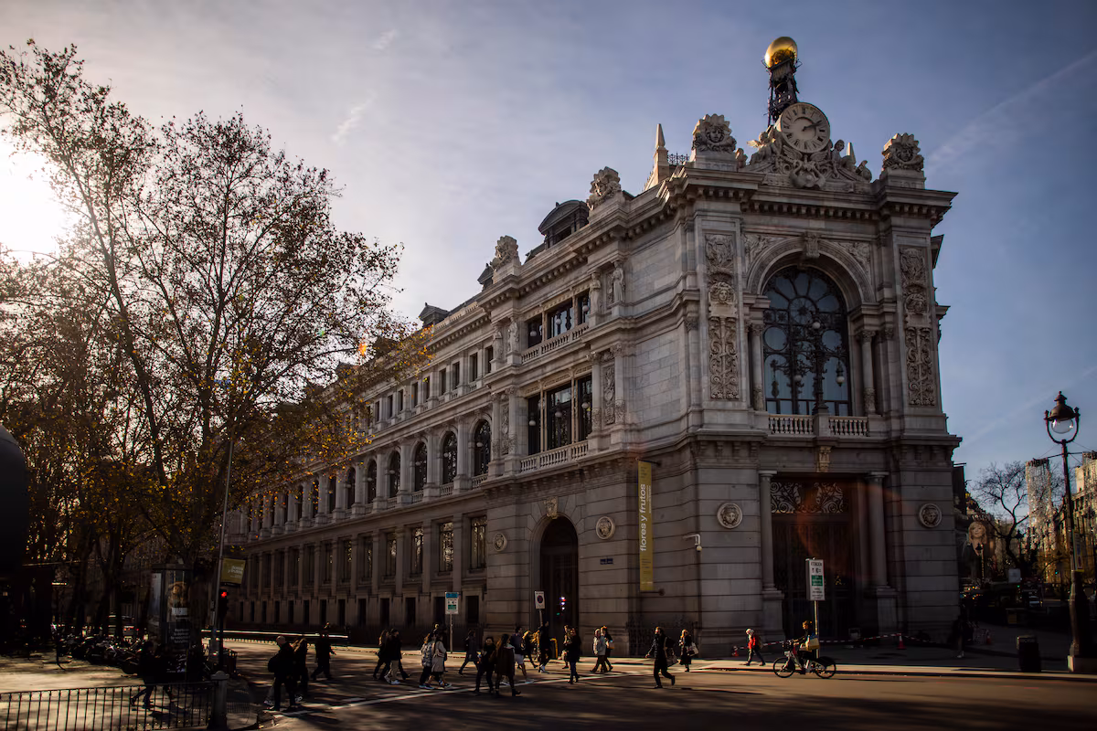 El Banco de España advierte sobre el peligro de una corrección abrupta en las Bolsas por la euforia de la IA