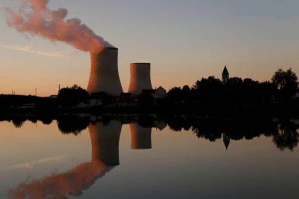 Fusión de Inversiones: La Fisión Atómica Supera a la IA en Rendimiento