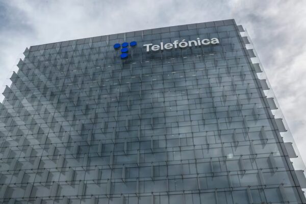 Telefónica busca reducir gastos: planea el cierre de 96 edificios