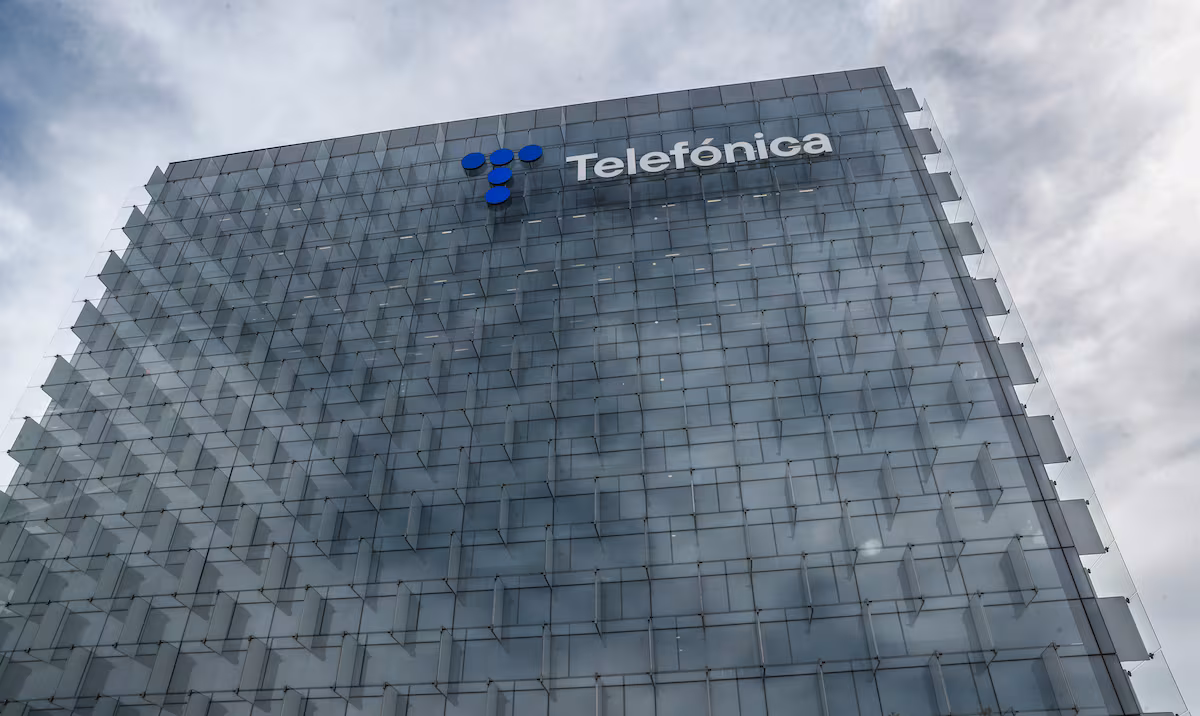 Telefónica busca reducir gastos: planea el cierre de 96 edificios