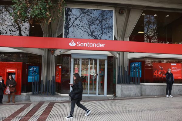"Santander: Rentabilidad y Dividendos como Estrategia ante la Volatilidad del Mercado"