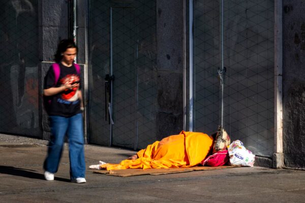 Desvanecimiento de la Socialdemocracia y El Auge del Populismo: Un Análisis Crítico