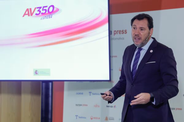 Óscar Puente impulsa reformas para alcanzar velocidad ferroviaria de 350 km/h en toda la red