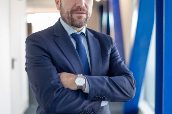 Escribano Amplía su Portafolio con la Adquisición del 5,8% en Ideaded: Un Paso hacia los Microchips