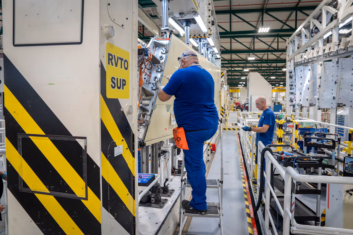 El Gobierno Reconoce la Paralización de la Ley de Industria por Falta de Apoyo en el Parlamento