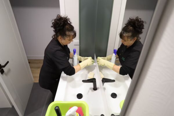 Las trabajadoras del hogar obtienen acceso a la prestación por desempleo retroactiva a periodos previos a 2022