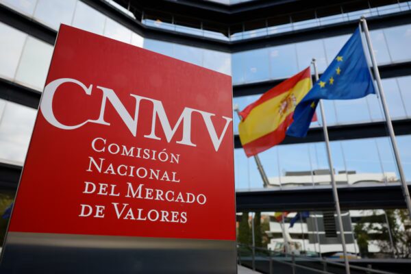 La CNMV revela que la banca en la sombra en España alcanza los 400.000 millones, un aumento del 14%