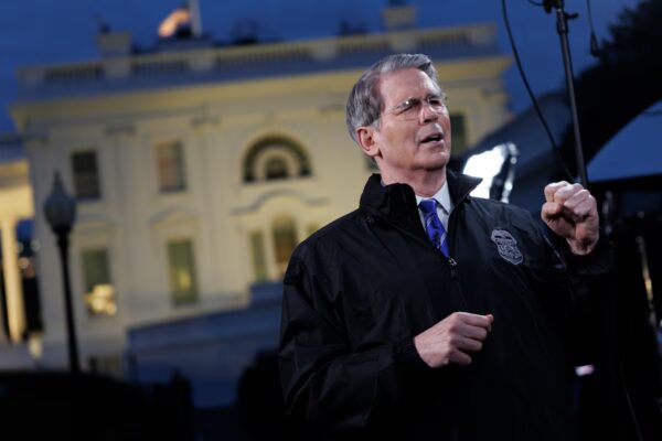 Trump Lanza Iniciativa para Revitalizar el Dólar: 'Hagamos Grande al Dólar Nuevamente'