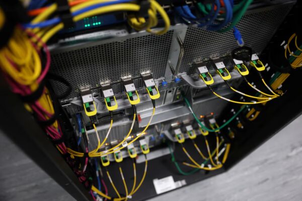 ¿Deberían las IA tributar si reemplazan a los empleados?