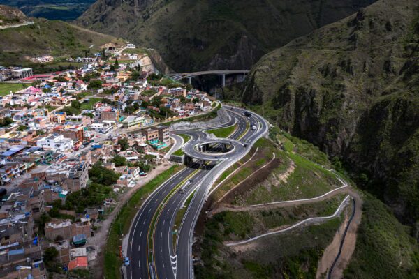Sacyr vende tres autopistas en Colombia a Actis por 1.350 millones de euros