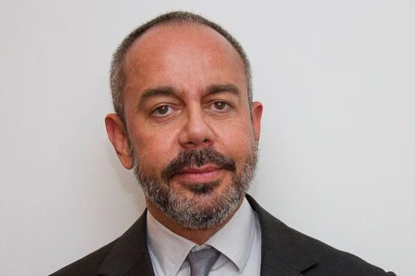 Consejero Rebelde del Sabadell Renuncia Tras Respaldar la OPA del BBVA