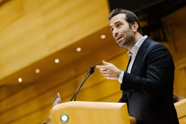 España busca asegurar su representación en el BCE tras la salida de Luis de Guindos mientras el Cuerpo se abstiene de postularse para liderar el Eurogrupo