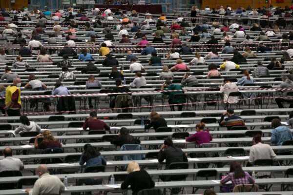 Más de 4.800 Aspirantes Luchan por 1.000 Puestos en la Amplia Convocatoria de Oposiciones para la Administración Local