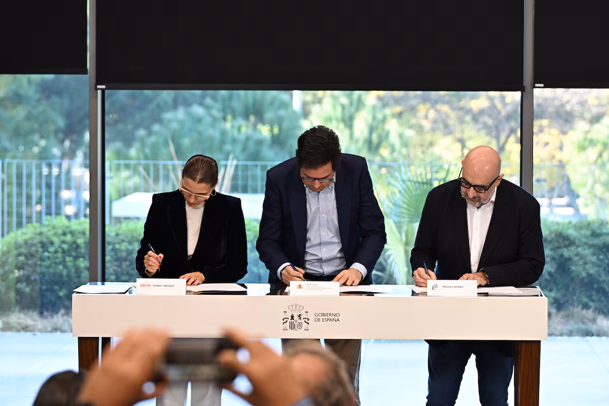 Más Allá de los Sueldos: El Complejo Panorama de los Funcionarios