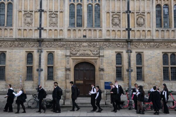 Silencio en Oxford: Escándalo de acoso desata polémica tras polémico comentario de un profesor