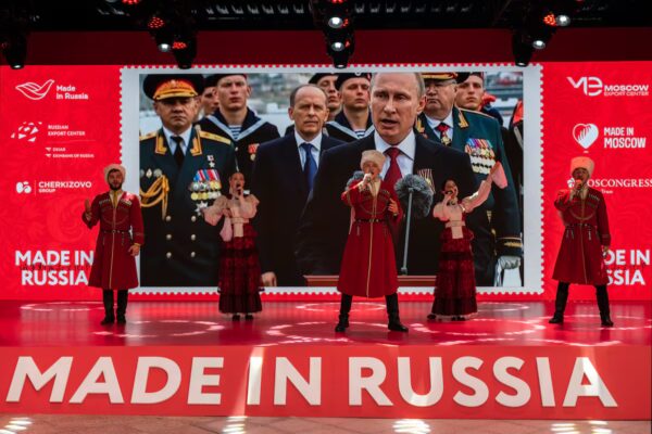 Putin Forja un Nuevo Marco Mediático: Impulsa sus 'Valores Tradicionales' en la Publicidad