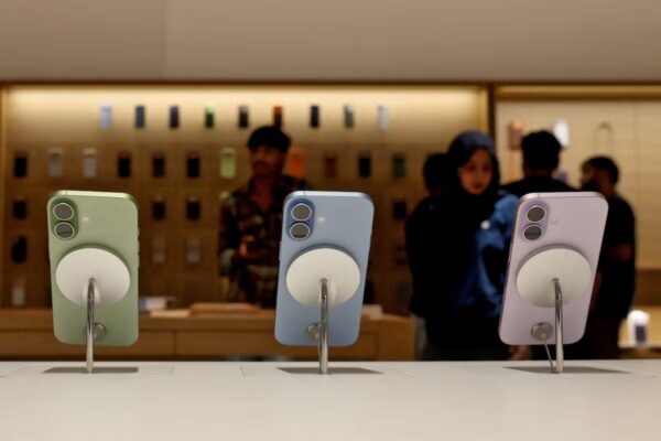 Apple Impulsa Su Valor de Mercado con el Éxito del iPhone a Pese de Especulaciones sobre Liderazgo