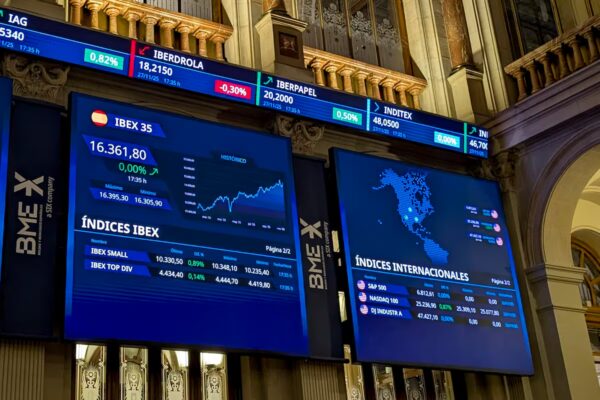 Las Bolsas inician diciembre centradas en la decisión de la Fed