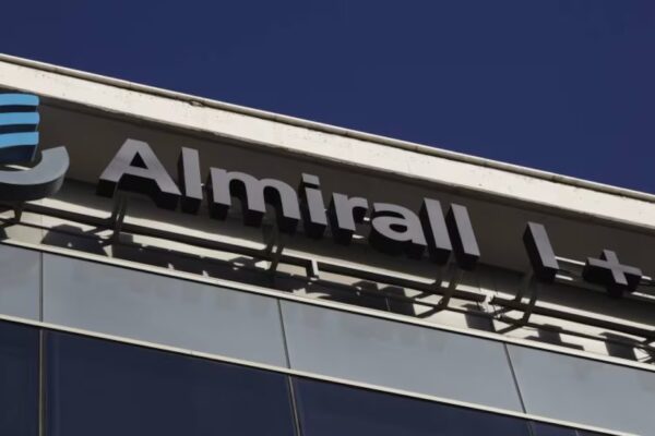 Almirall Emite 250 Millones en Obligaciones para Reestructurar su Deuda