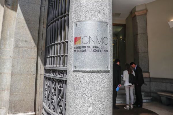Crisis en la CNMC: Destitución del Subdirector de Regulación en Medio de Controversia sobre Retribución de Redes