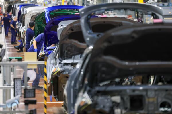 El Auge del Sector Servicios Lleva la Actividad Privada en la Eurozona a Niveles Máximos en Dos Años y Medio