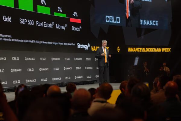 Michael Saylor sugiere que Strategy podría liquidar bitcoins para cumplir con pagos a inversores