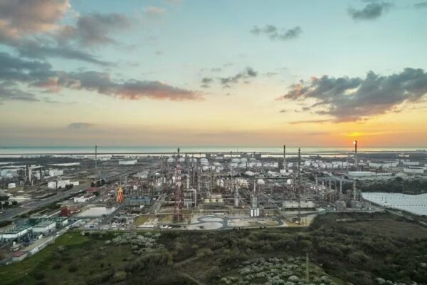 Moeve y Mistral AI: Una Alianza Estratégica para Potenciar Soluciones de IA en Eficiencia Energética