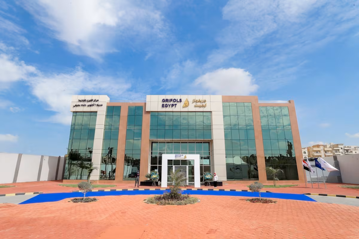 Grifols reinvierte en el mercado tras el éxito de su filial en Egipto y la autosuficiencia en hemoderivados