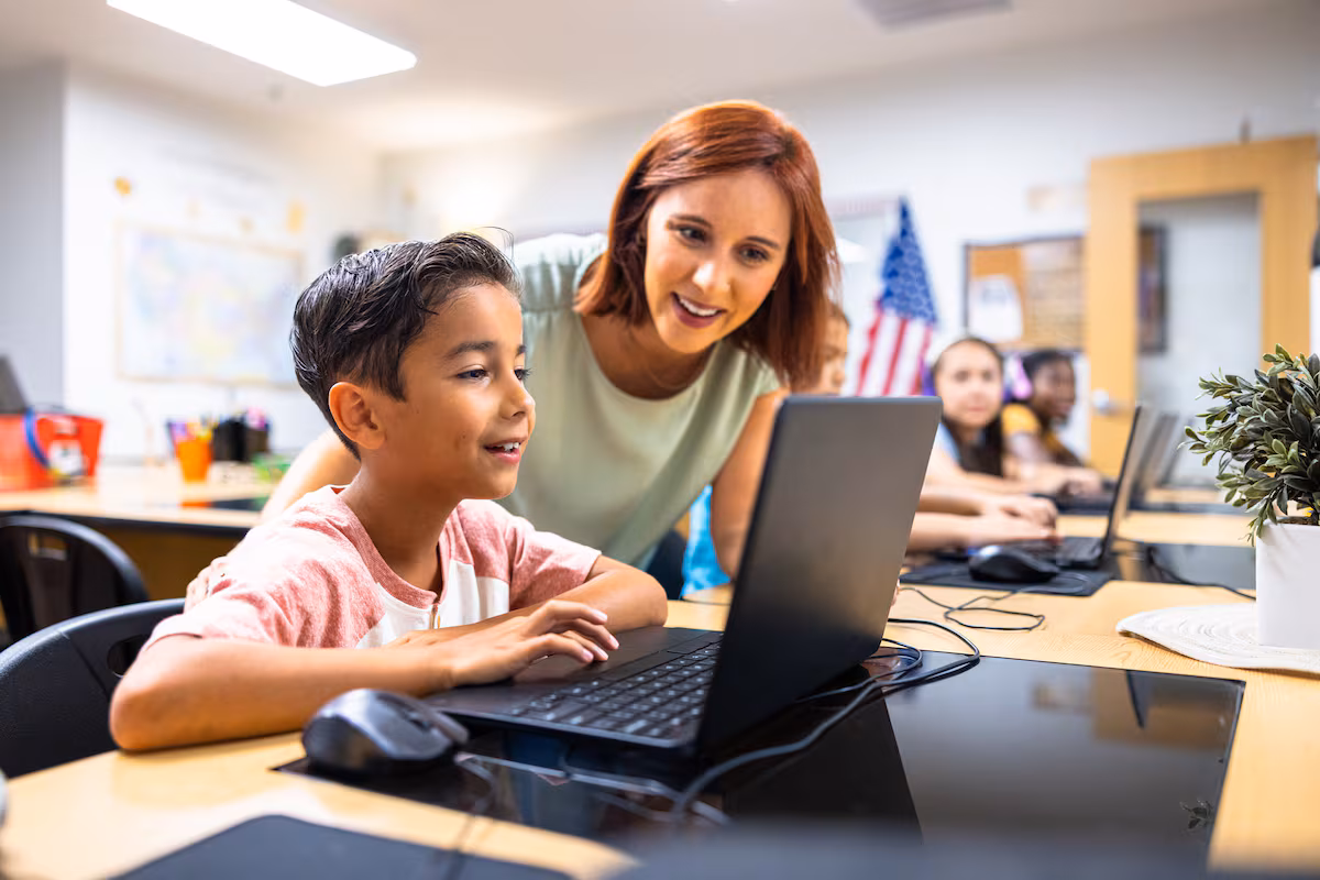 Desafíos Educativos del Futuro: Docentes, Desigualdad y el Impacto de los Algoritmos