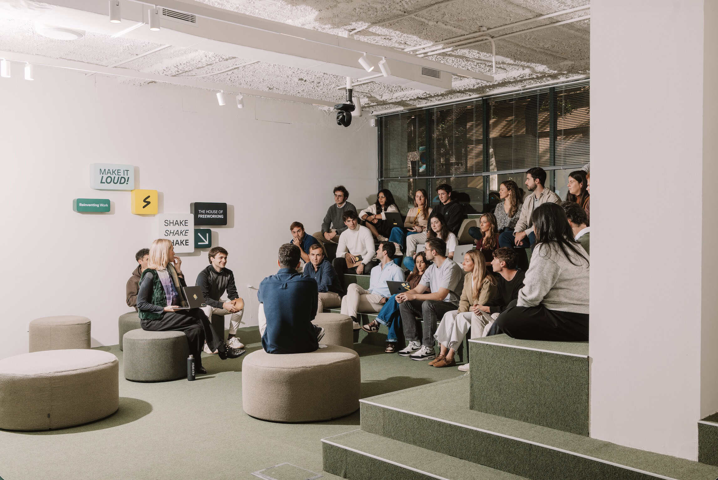 Héctor Mata, Co-fundador y CEO de Shakers: Visionario En Innovación y Emprendimiento